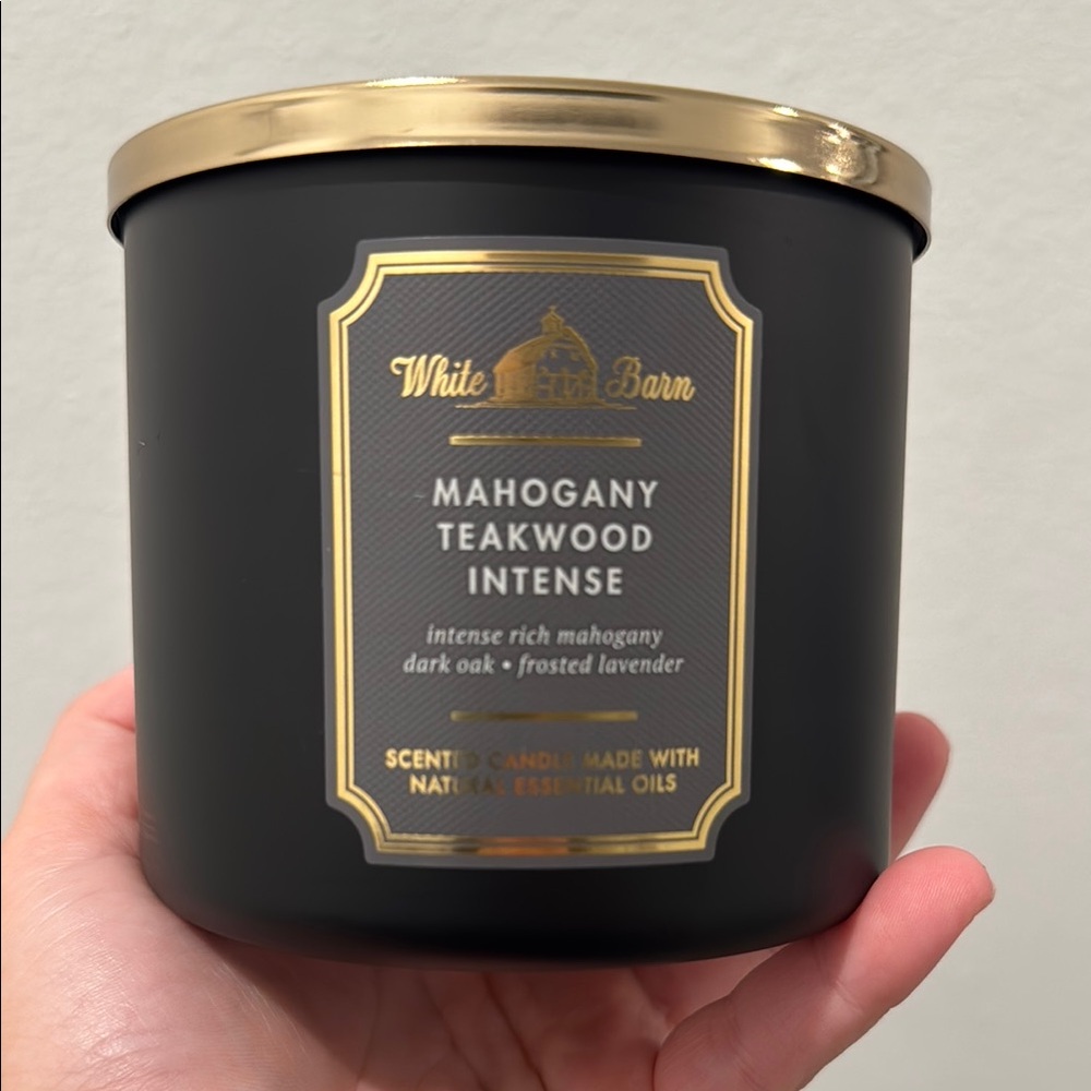 White Barn Mahogany Teakwood Candle